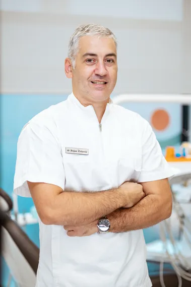 Dr Bojan Živković u belom mantilu